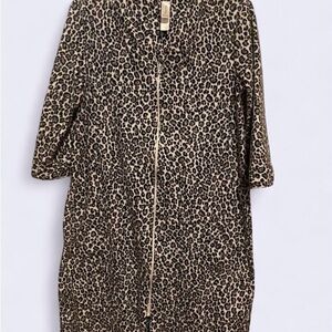 White Stag Leopard-Print Robe in Beige and Black